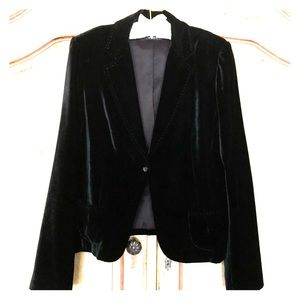 Velvet Black tahari size large one button